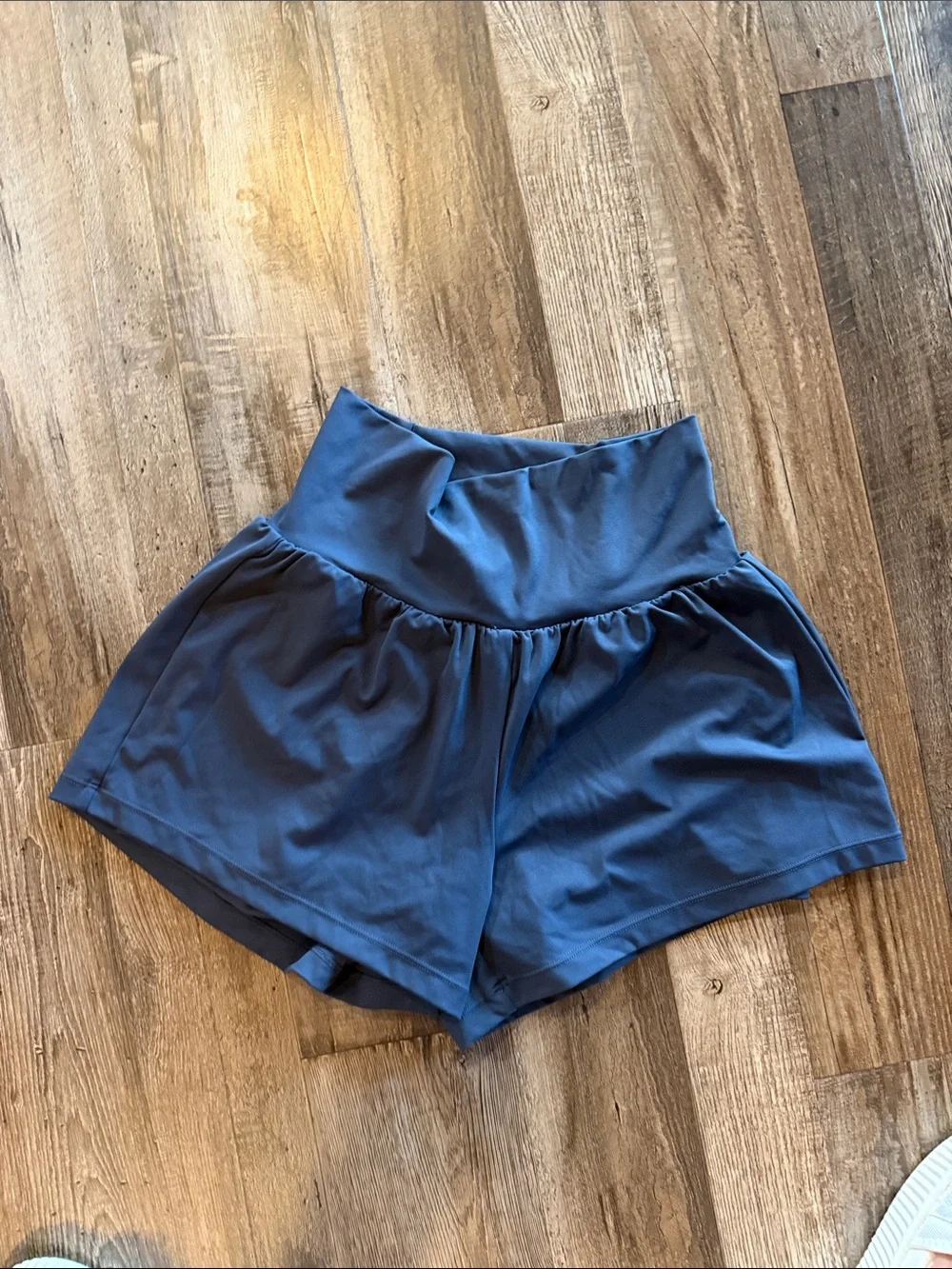 HALARA High-Waist Athletic Shorts in Navy Sz small- back pocket